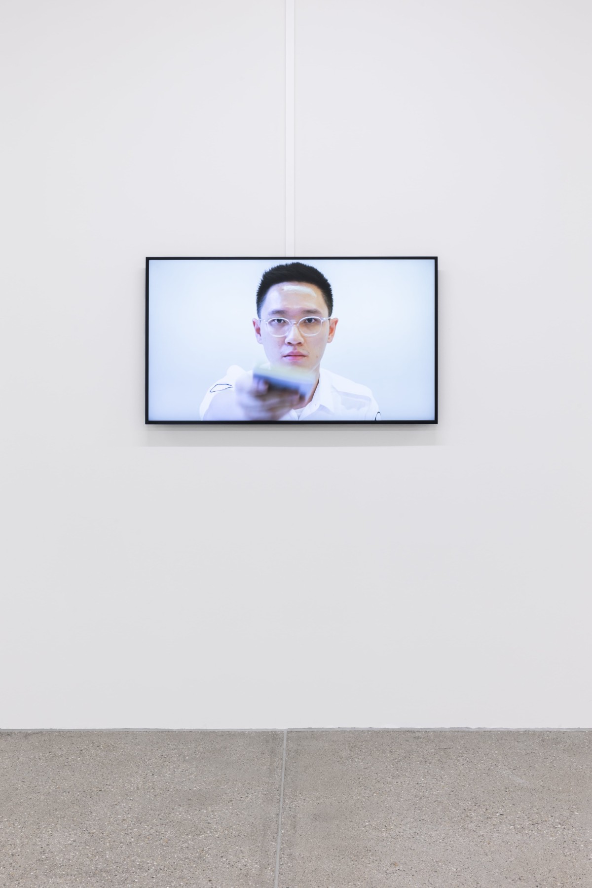 Grandee Dorji, <em>Papers, please</em>, 2023, vidéo et tampons, durée 10 min, photo : Théo Dufloo.