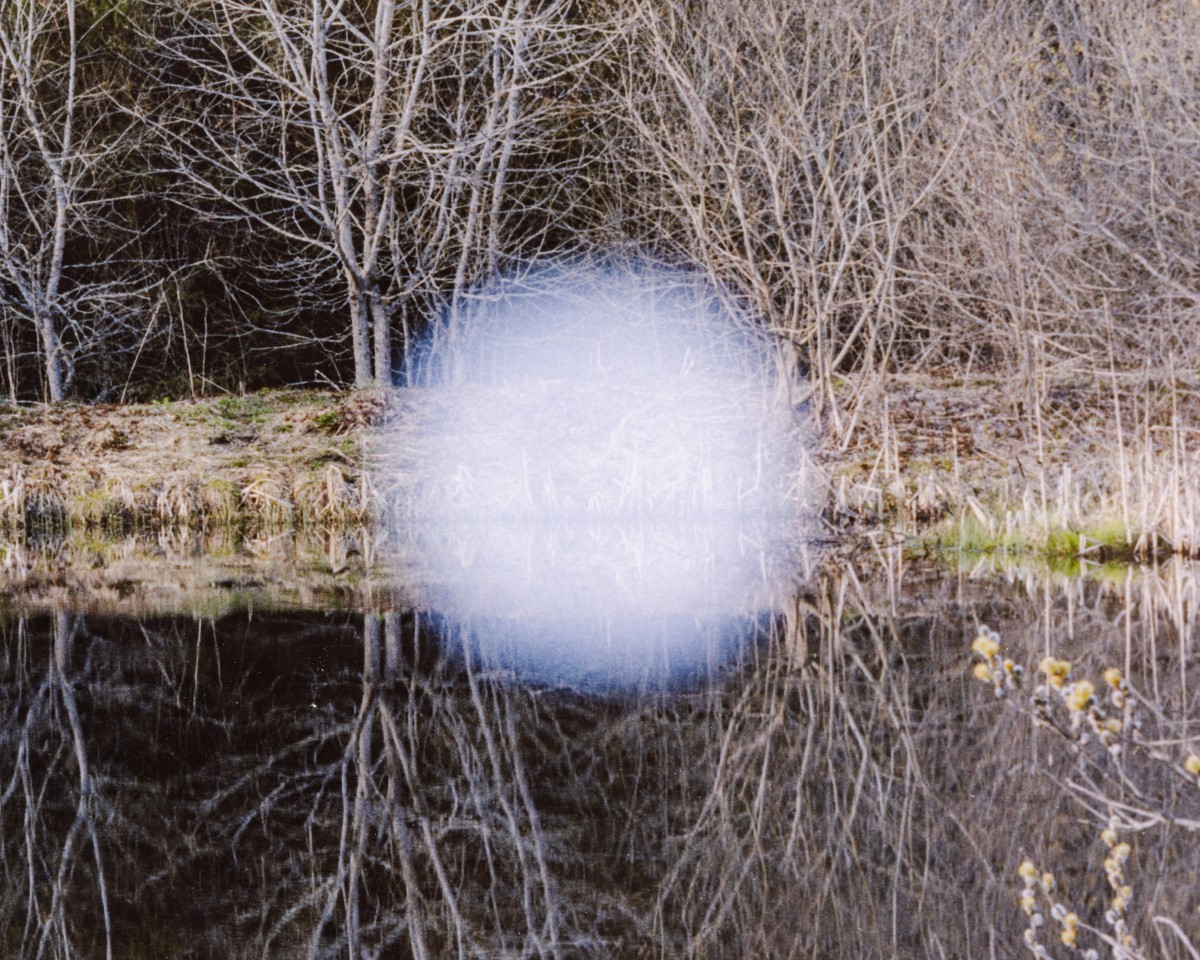 David Gagnebin-de Bons, <em>Point d’assemblage 3</em>, détail, 2019, photographie sur papier, 100 cm de diamètre, Collection d’art de la Ville de Lausanne, photo : Théo Dufloo.