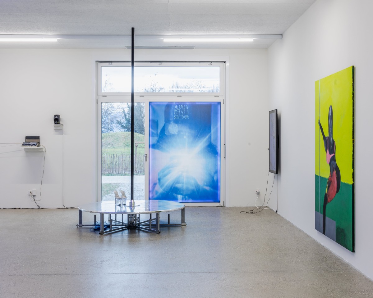 Luna Mahoux, <em>Sans titre</em>, impressions sur bâches, 2024, photo : Théo Dufloo.