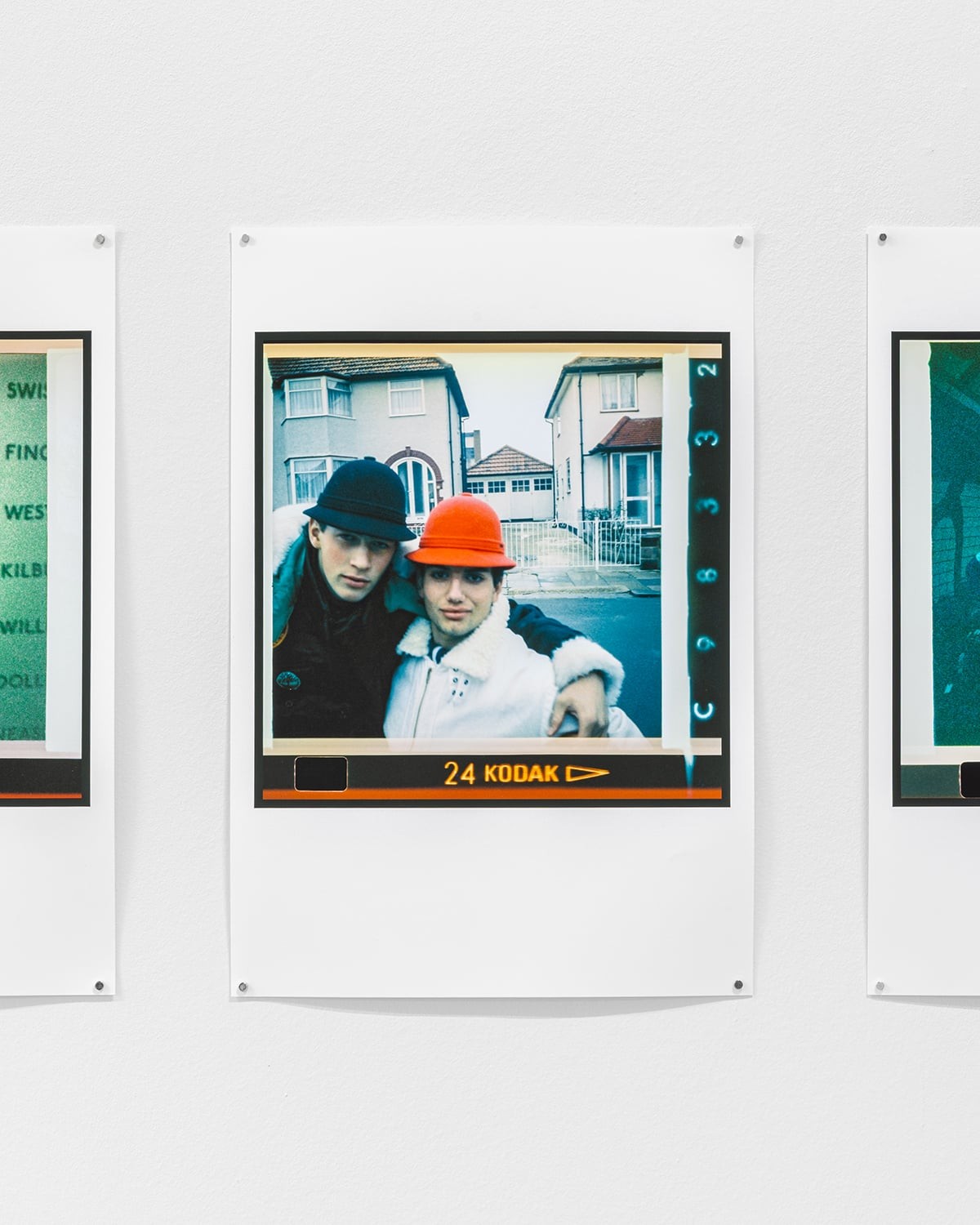 Koze, <em>Premier voyage à Londres</em>, détail, photographies, 33 x 48,5 cm, (chacune), 1985-1986. Courtoisie de l’artiste, photo : Théo Dufloo.