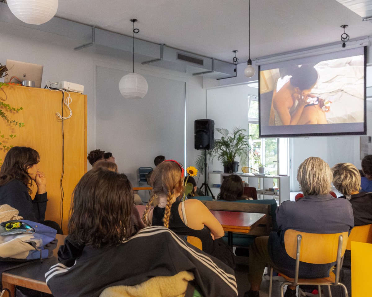 Projection du film <em>Le</em> <em>Repas</em>, Grandee Dorji, 2023, CALM – Centre d'Art La Meute, photo : Théo Dufloo.