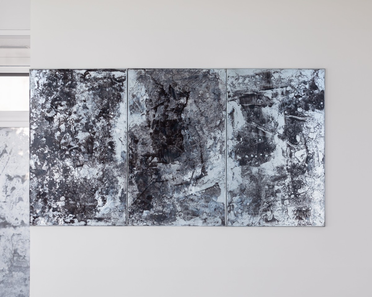 Yun Choi, <em>Moutains and water, days and nights</em>, peinture à l’huile sur plaques d’acier étamé, 2023, photo : Théo Dufloo.