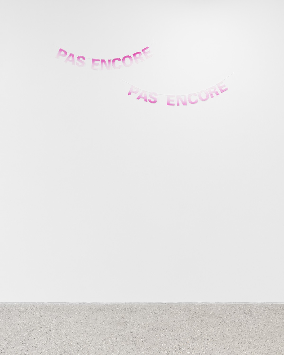 Vue d’exposition, « Towards an Affiniy of Hammers », Unyimeabasi Udoh, <em>Sans titre (Futur Antérieur)</em>, 2025, dimensions variables, acrylique découpé et microbilles de verre rétroréfléchissantes sur Duralar mat, ficelle en polyester, CALM – Centre d’Art La Meute, Lausanne, Suisse, 2025 / Photo: Théo Dufloo / Courtoisie de l’artistex / Curaté par Théo-Mario Coppola et Oriane Emery & Jean-Rodolphe Petter.