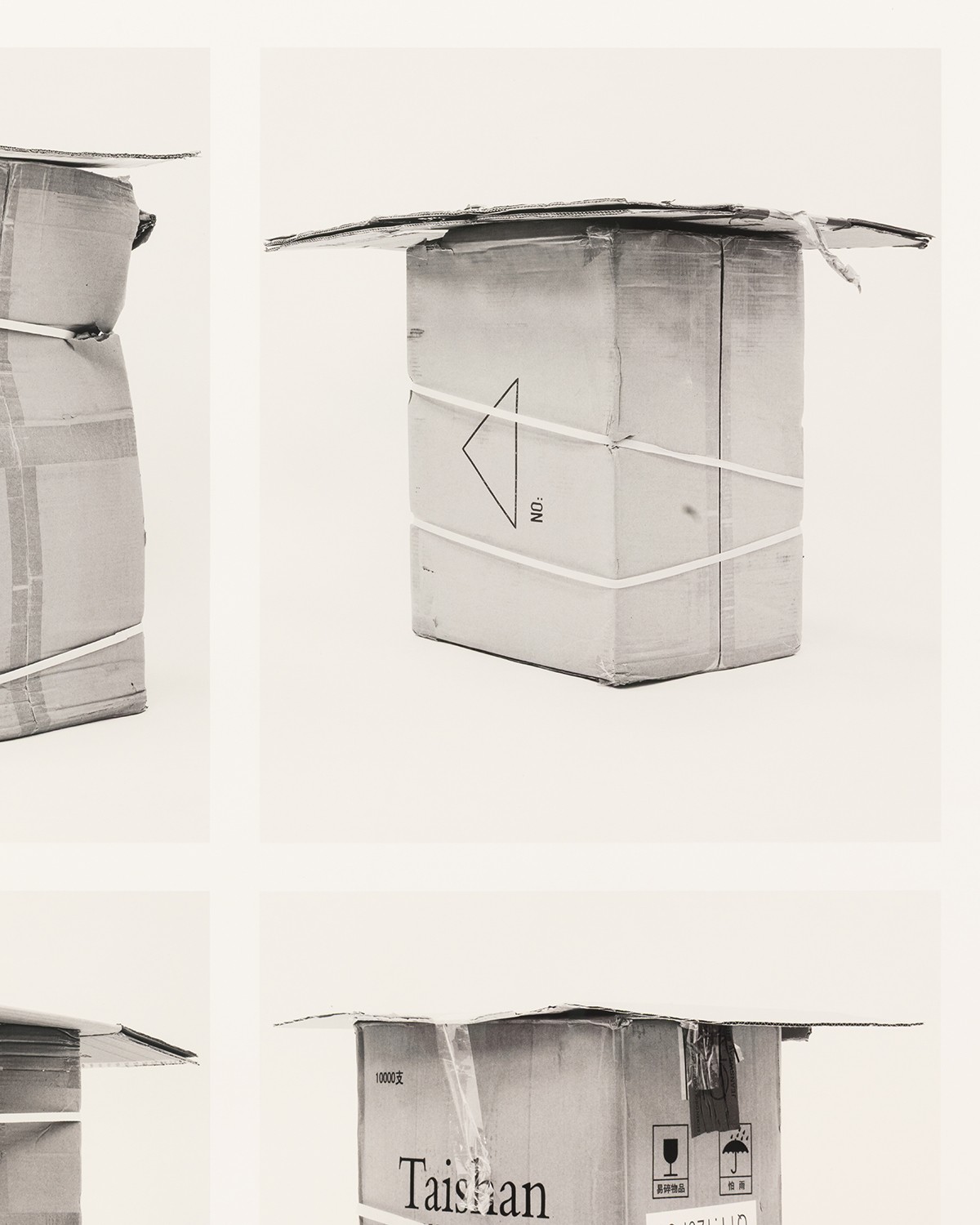 Vue d’exposition, « Towards an Affiniy of Hammers », Jojo Gronostay, <em>Chateau Rouge Displays II</em>, 2020, 100 × 70 cm, tirage pigmentaire, détail, CALM – Centre d’Art La Meute, Lausanne, Suisse, 2025 / Photo: Théo Dufloo / Courtoisie de l’artiste et de la galerie Hubert Winter, Vienne / Curaté par Théo-Mario Coppola et Oriane Emery & Jean-Rodolphe Petter.